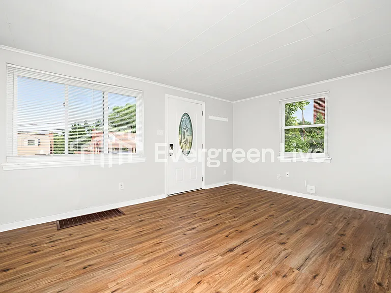 610 Maplehurst Dr — Photo 4