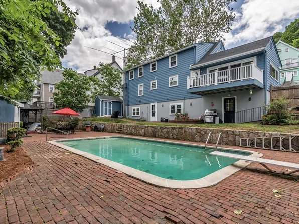 67 Cook Ave, Chelsea, MA 02150
