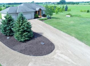 14601 Panola Dr, Lindstrom, MN 55045