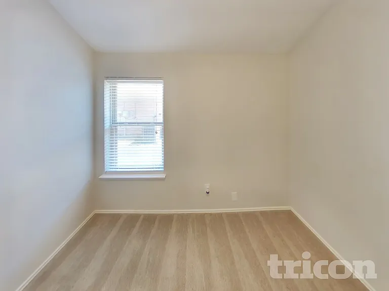 304 Sardius Blvd — Photo 10