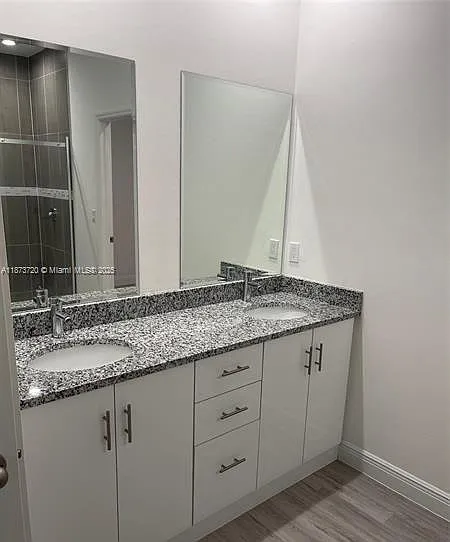 3 bed, 2.0 bath, 1731 sqft, $2,300 — Photo 4
