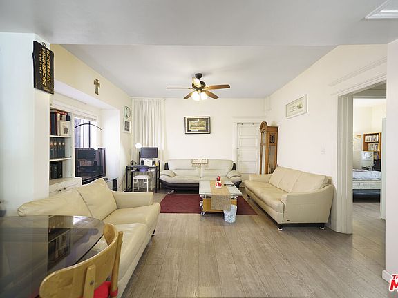 4th image of 819 S Park View St