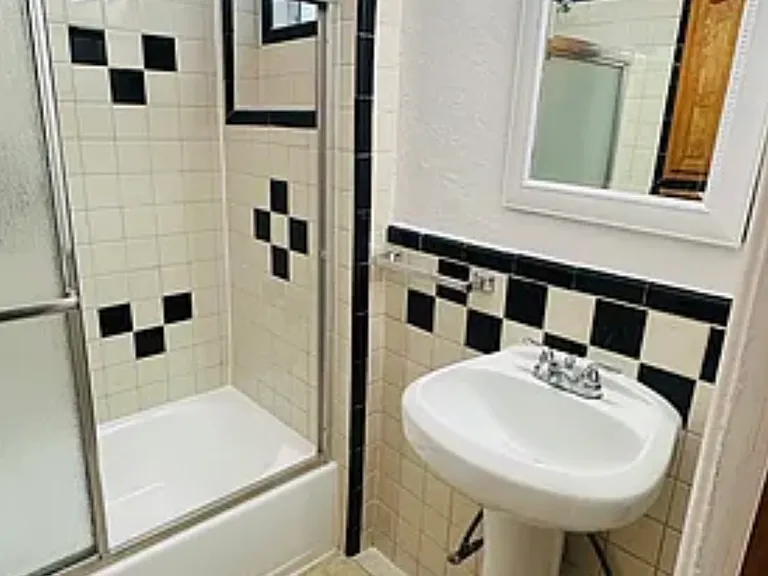 1172 N Kingsley Dr #107 — Photo 8