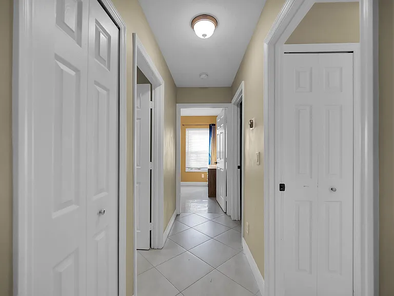 1037 SW Payne Ave — Photo 6