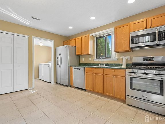 5th image of 9 Brook St