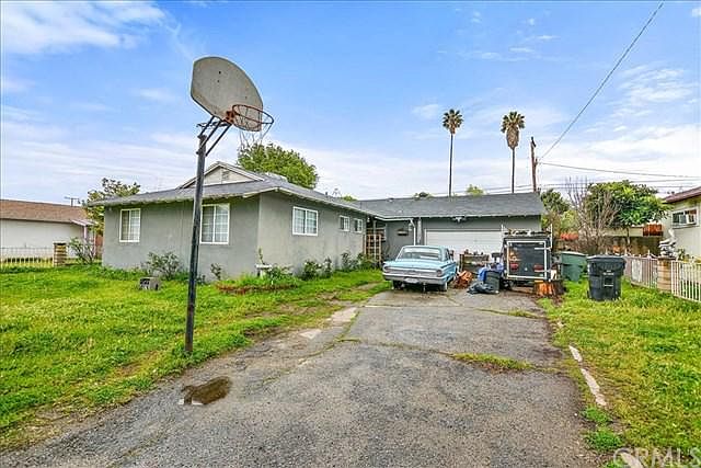 2nd image of 2631 Victoria St