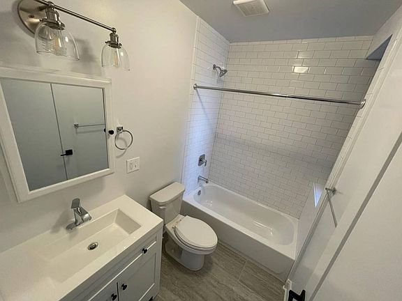 5th image of 3401-3409 W Fullerton Ave #3407-2D