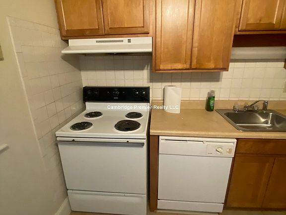 2nd image of 21 Beacon St #2