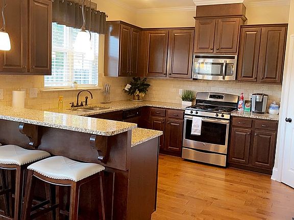 3rd image of 311 Loudoun Dr