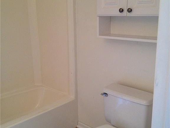 5th image of 159 Windsor Castle Dr APT A