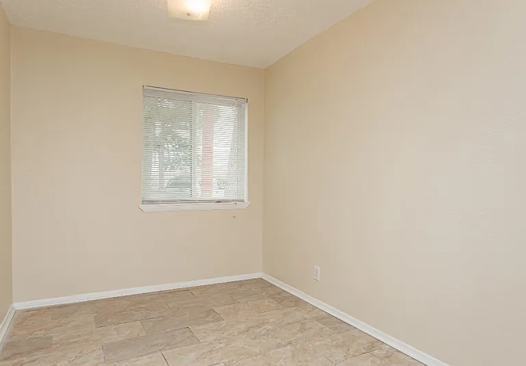 Cedarwood Apartments — Photo 9