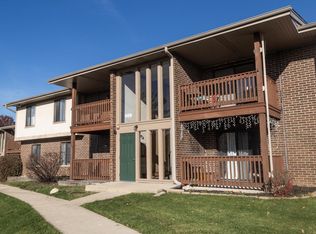 900 Garden Cir UNIT 1, Streamwood, IL