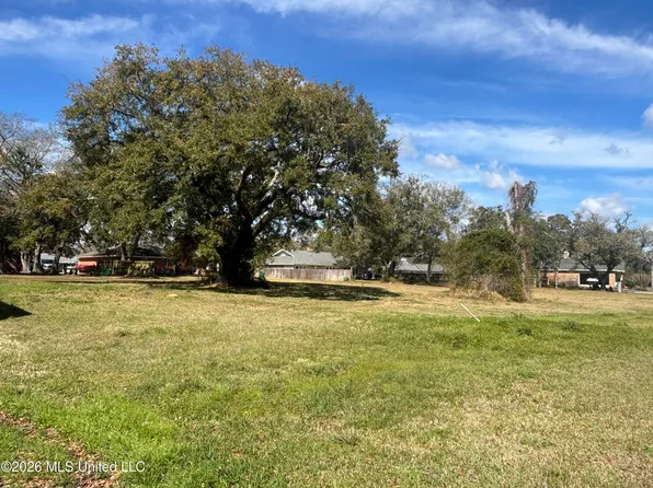 1447 Mill Rd, Gulfport, MS 39507