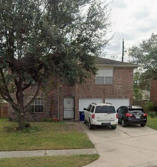 3006 Greenbriar Springs Dr — Photo 1