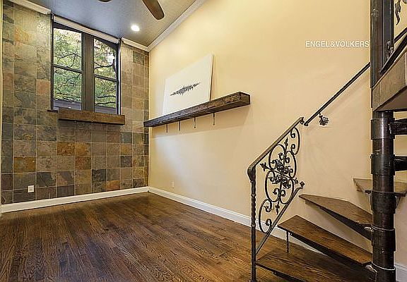 5th image of 520 W 50th St APT A1