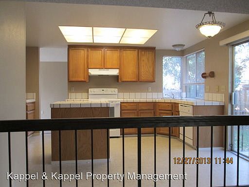 4th image of 255 Newport Cir