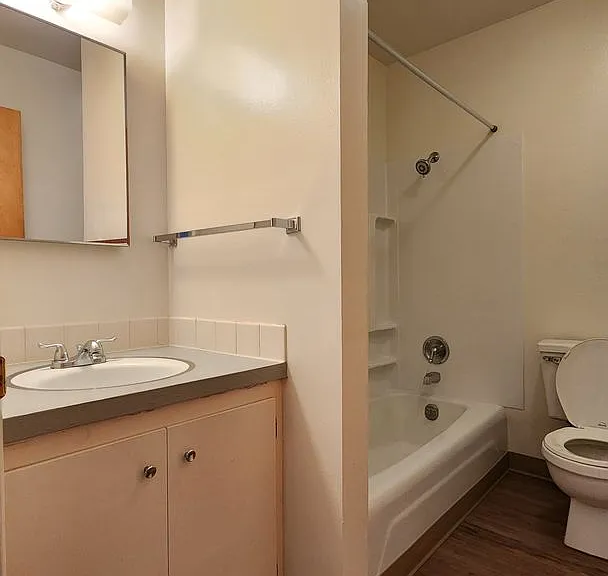 104 Camelot Ct — Photo 9