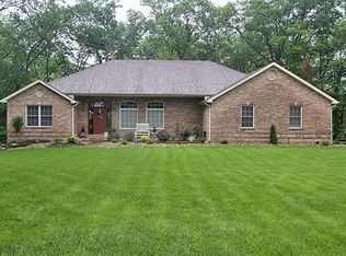 133 Autumn Oaks Ln, Highland, IL 62249
