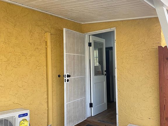 4th image of 8445 1/2 Chestnut Ave #1/2