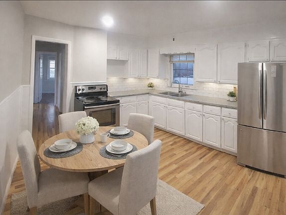 3rd image of 214 Campbell St