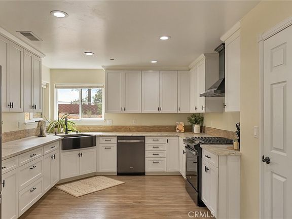 3rd image of 1610 Louie Ln