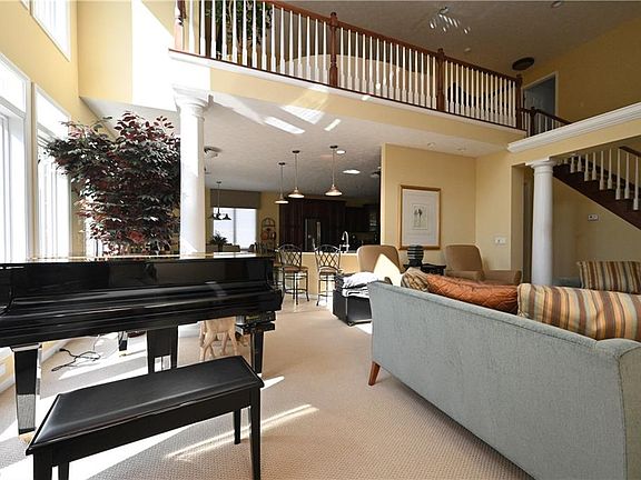 4th image of 582 Masters Ln