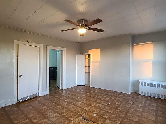 4th image of 42 Saint Paul Ave #3