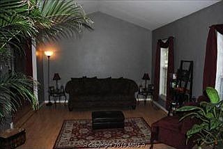 5th image of 10608 Wellington St