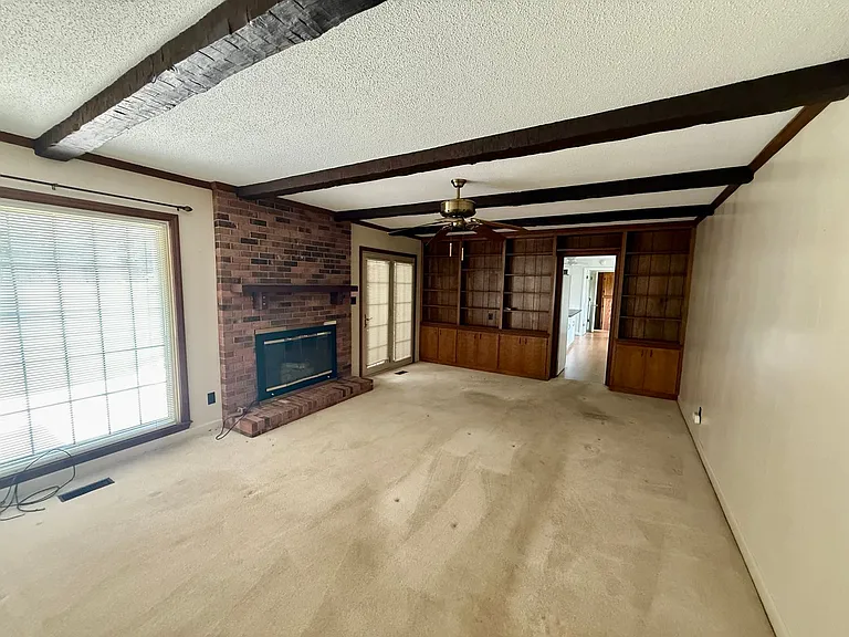 1225 Woodhaven Dr — Photo 11