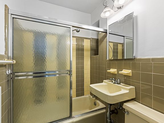 4th image of 521 E 88th St APT 1A