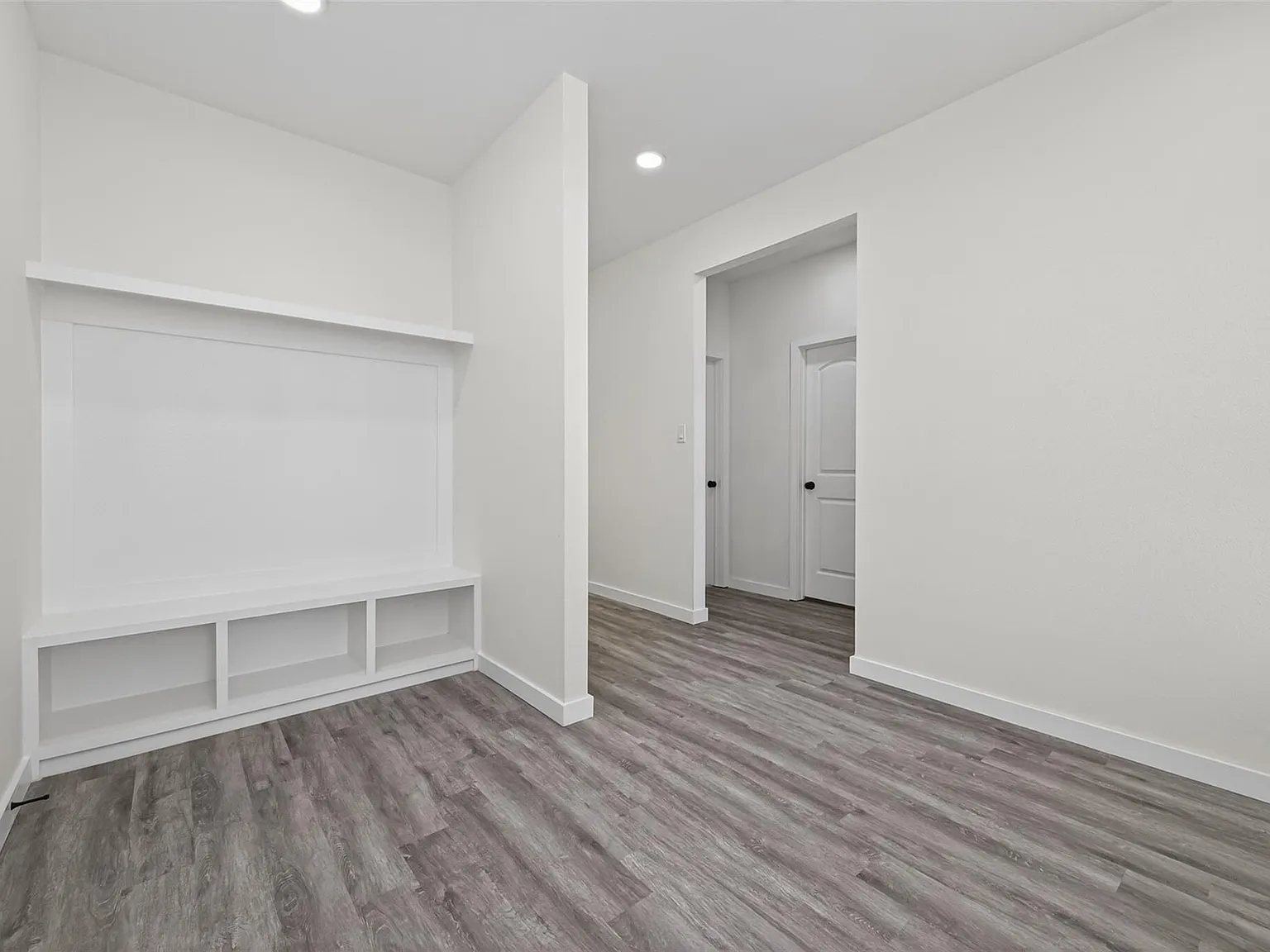 4 bed, 3.0 bath, 2400 sqft, $2,400 — Photo 3