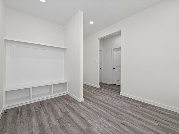 3rd image of 6925 Road 5503