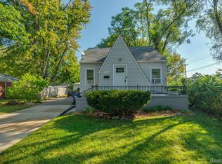 19140 Woodworth, Redford, MI 48240