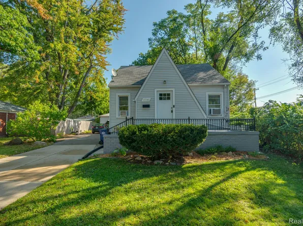 19140 Woodworth, Redford, MI 48240
