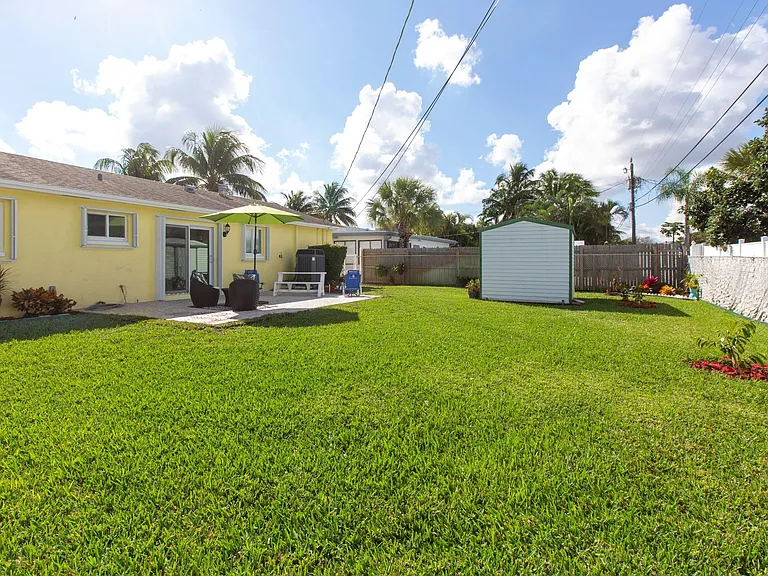 343 Balsam St — Photo 38