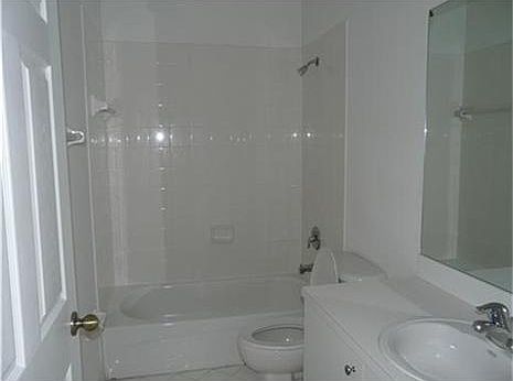 2nd image of 1575 NE 33rd Ave #2069