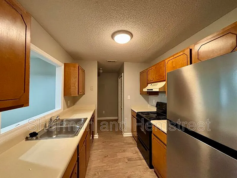 3 bed, 2.0 bath, 1200 sqft, $1,100 — Photo 4