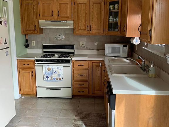 4th image of 1227 Tyler Dr