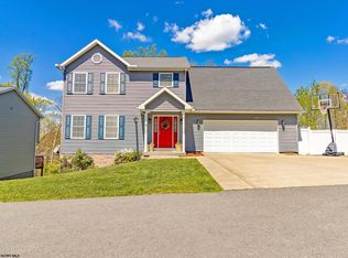 7 Eastern Trail Dr, Morgantown, WV 26508