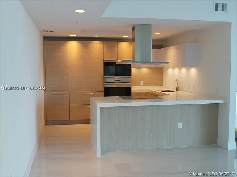 17111 N Biscayne Blvd #1703 — Photo 35