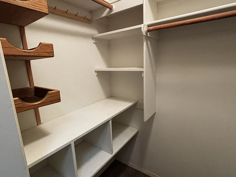 961 E Richmond Ave — Photo 32