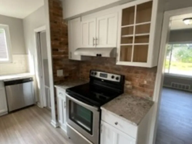 233 W Twelve Mile Rd — Photo 2