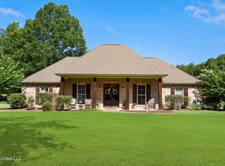 1040 Emileigh Dr, Summit, MS 39666