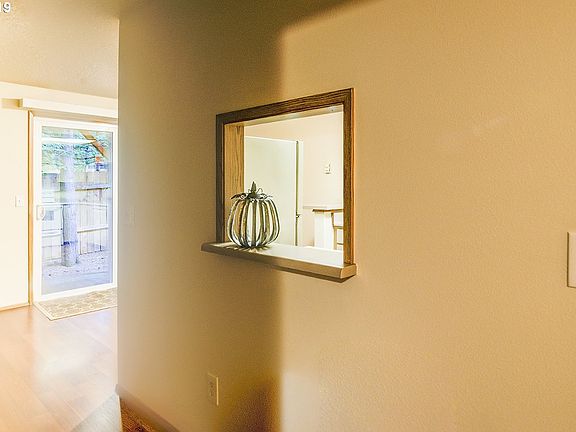 4th image of 1504 NE 72nd St APT 1