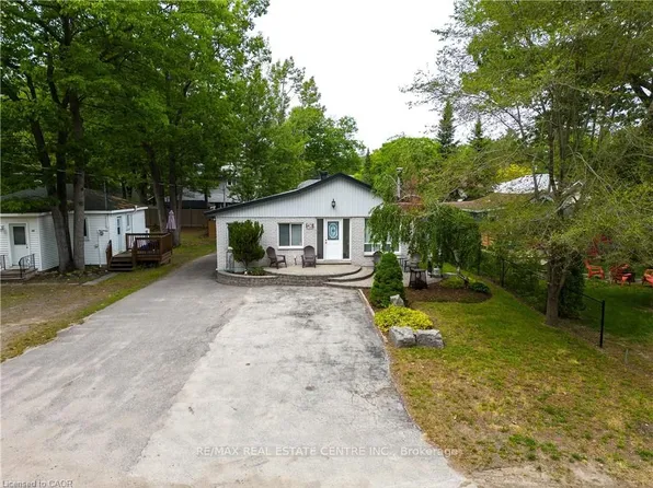 42 5th Ln, Wasaga Beach, ON L9Z 2E9