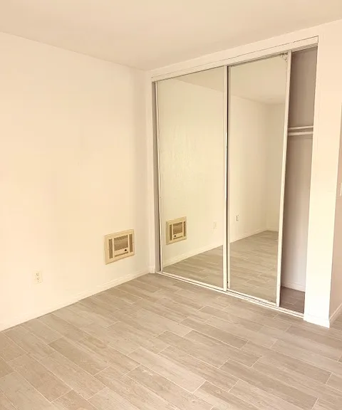 Second bedroom with mirrored closet doors