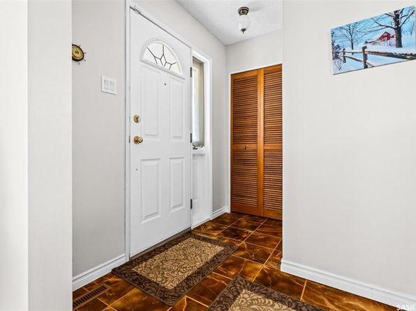 1304 Queen CRESCENT, Moose Jaw, SK S6H 3G4