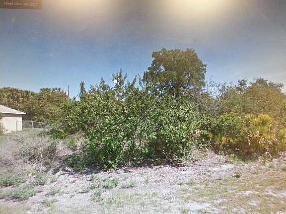 2nd image of 921 SW Fable Ave