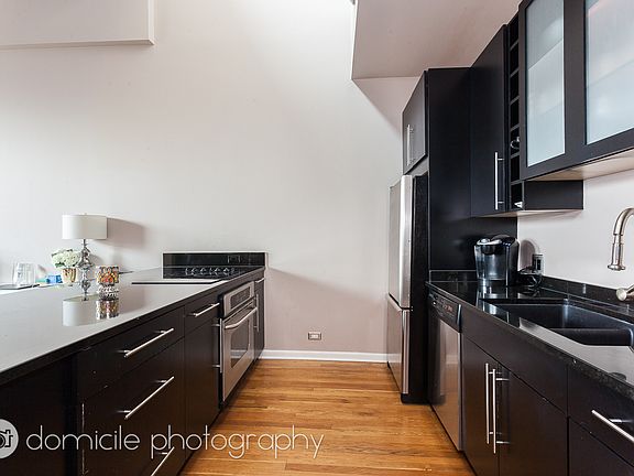 4th image of 2343 N Greenview Ave APT 210