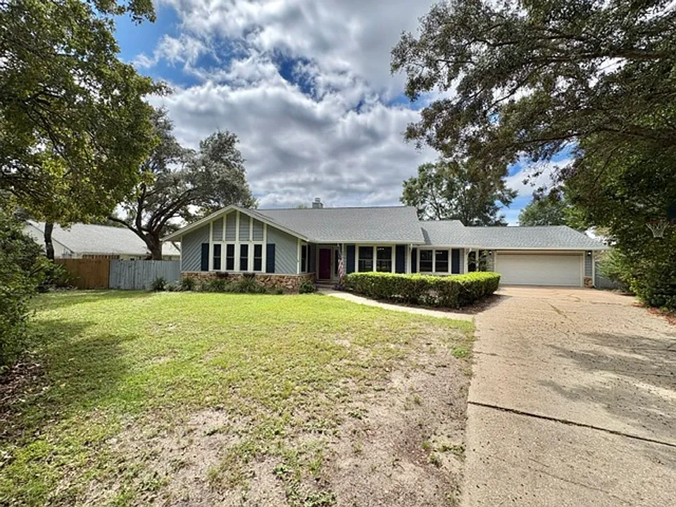 406 Greenwood Way